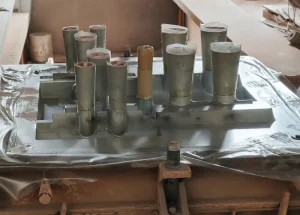 V-proses şablonu üzerinde düzenlenmiş silindirik döküm parçalar için metal modeller, Pürüzsüz yüzey kalitesi için vakumlu conta teknolojisinden yararlanılıyor.